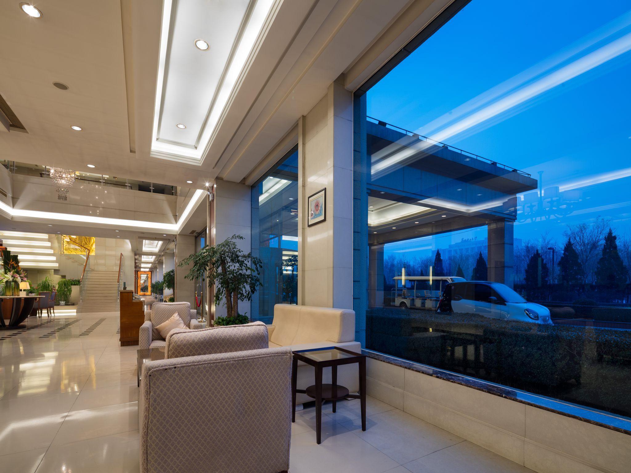 Отель Ramada Beijing North Changping Экстерьер фото