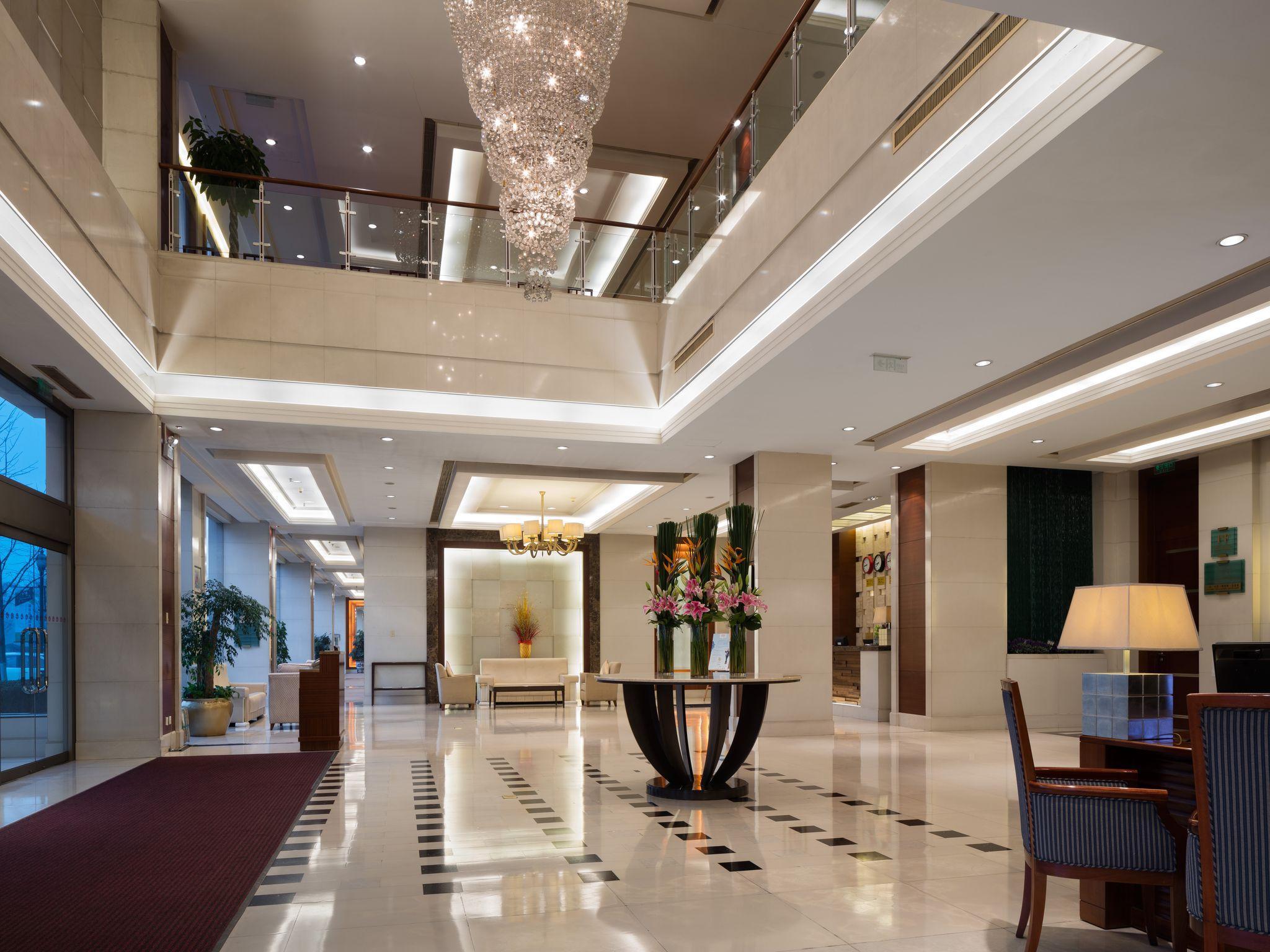 Отель Ramada Beijing North Changping Экстерьер фото