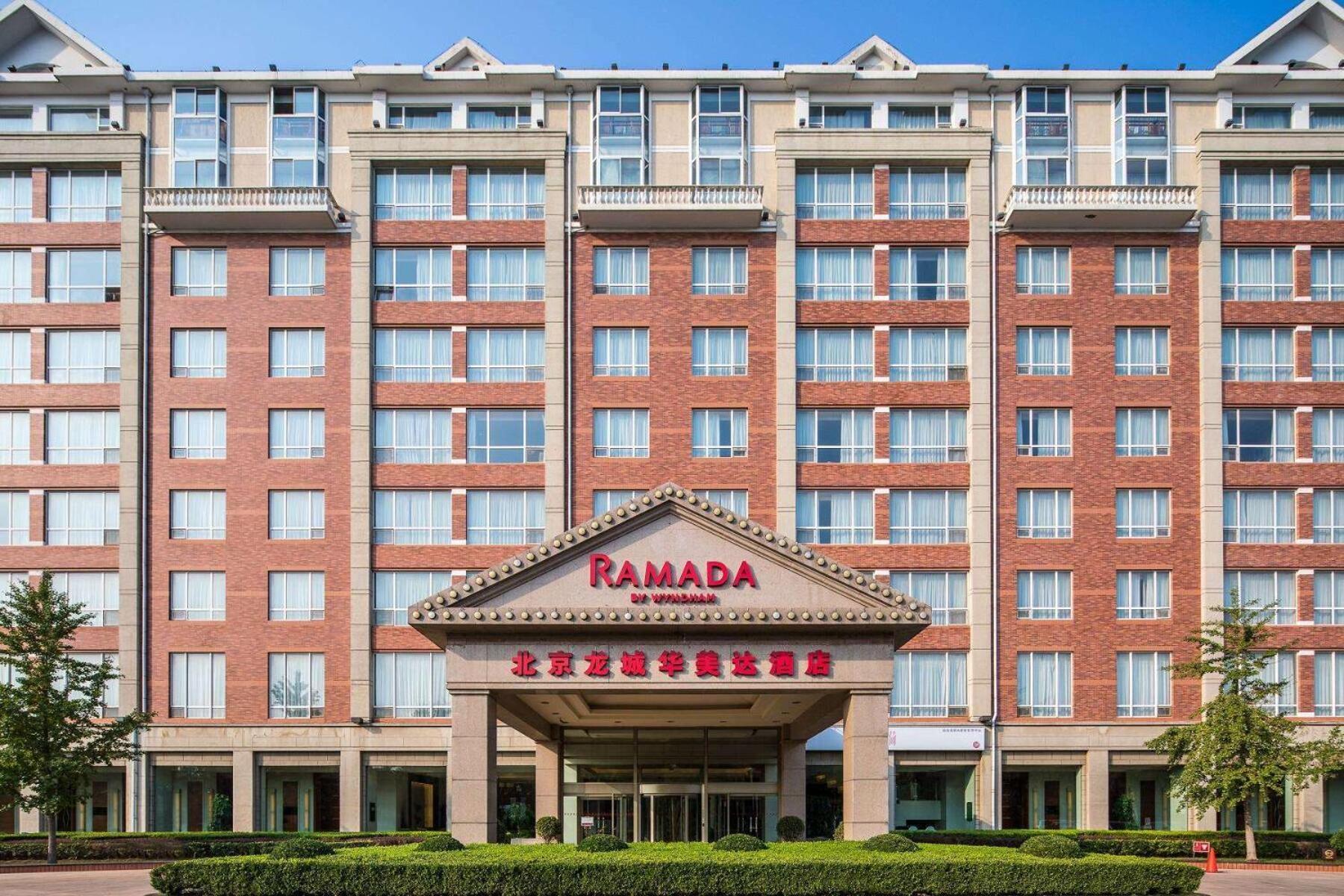Отель Ramada Beijing North Changping Экстерьер фото
