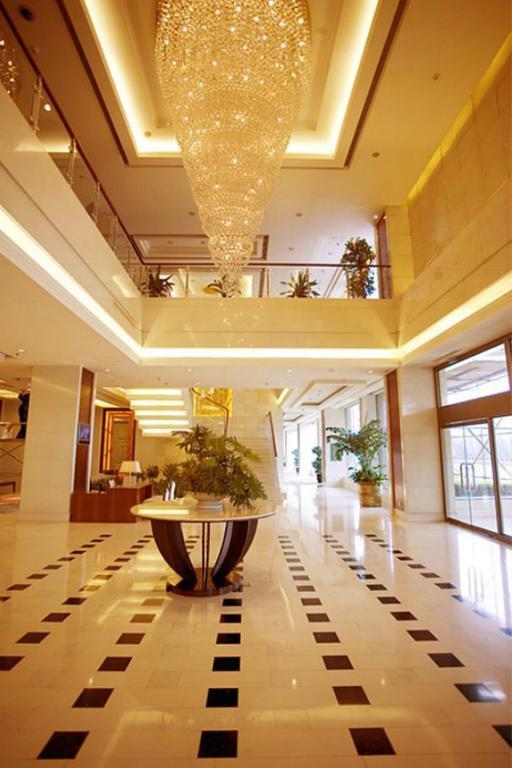 Отель Ramada Beijing North Changping Экстерьер фото