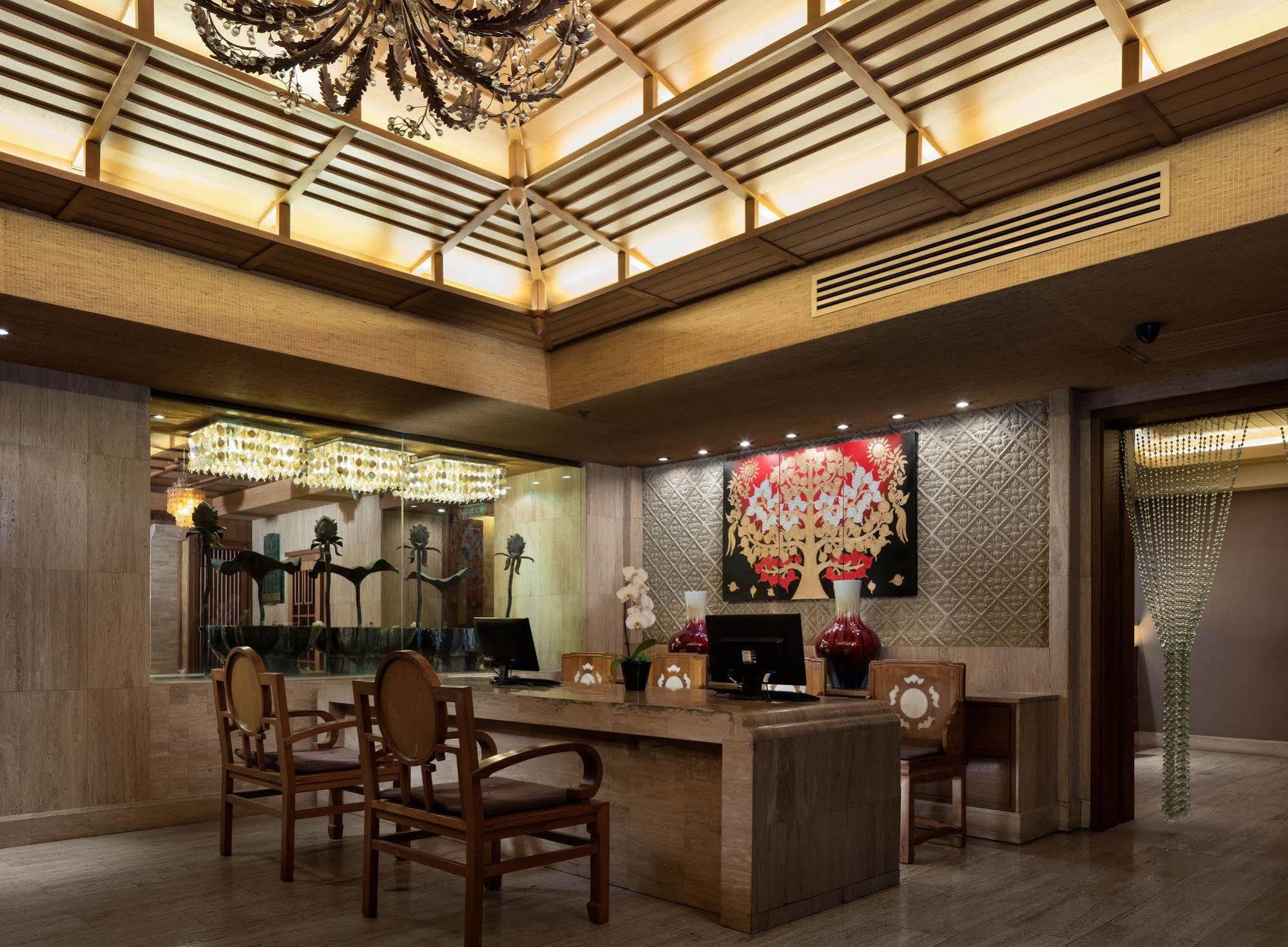 Отель Ramada Beijing North Changping Экстерьер фото