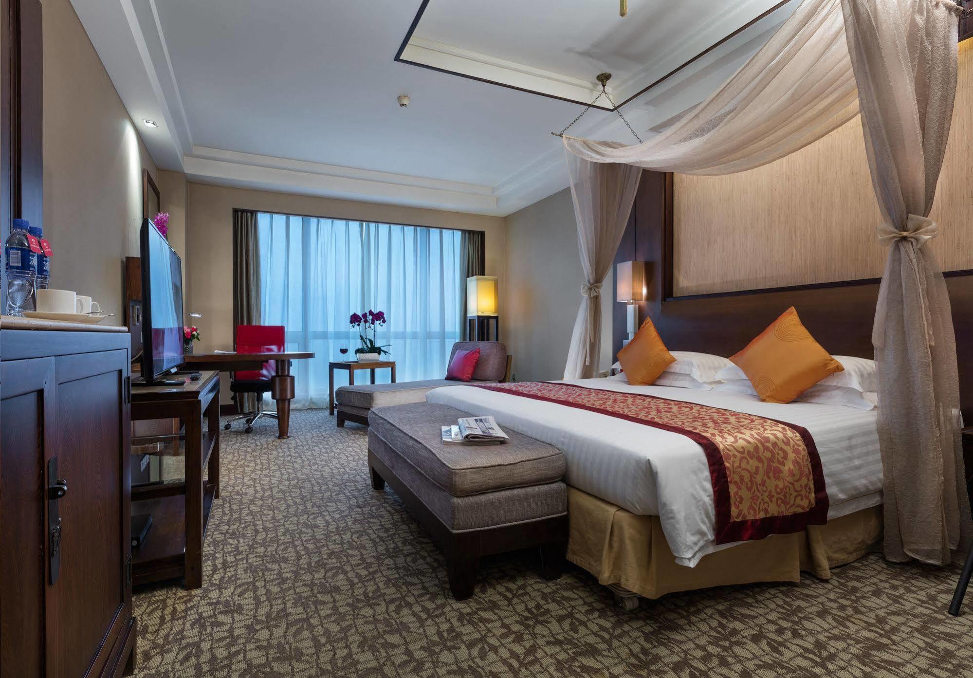 Отель Ramada Beijing North Changping Экстерьер фото